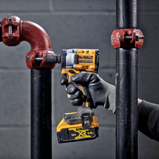 Акумулаторен ударен гайковерт DeWALT DCF922NT, 18 V